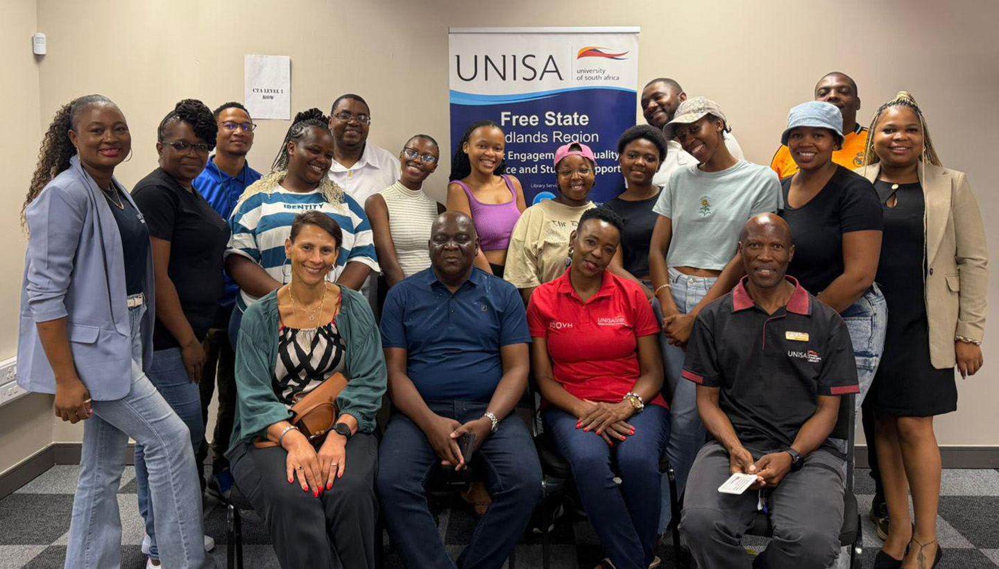 UNISA Team with the students at Bloemfontein campus_banner.jpg